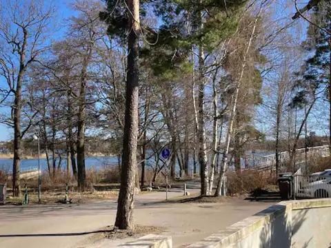 Suuri Talo Kaskisaaressa Laehellae Helsingin Keskustaa * Helsinki